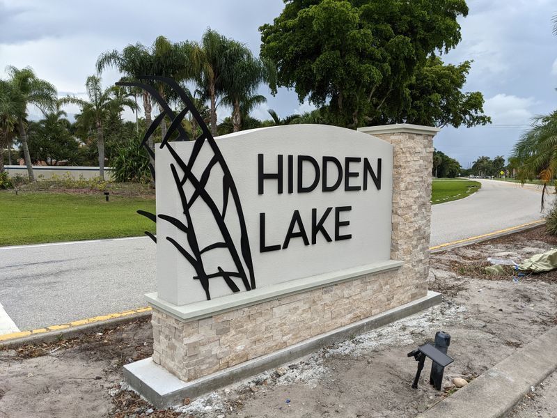 retail exterior signage