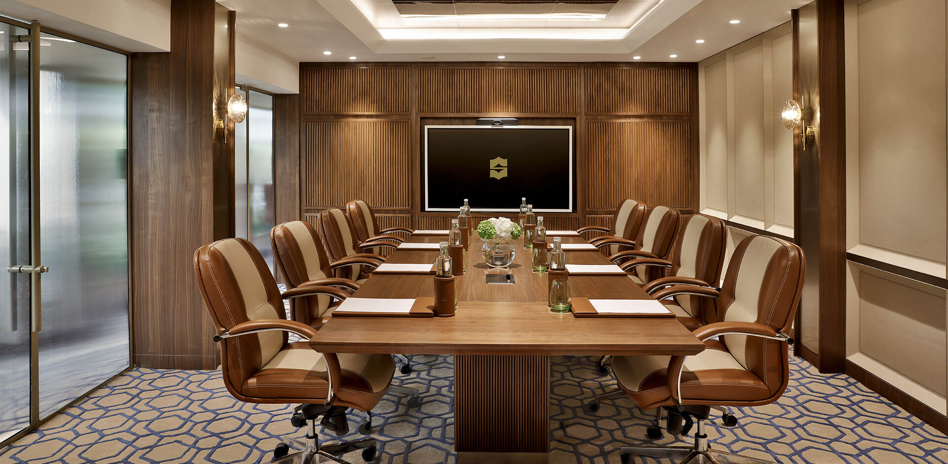 U-shape meeting room