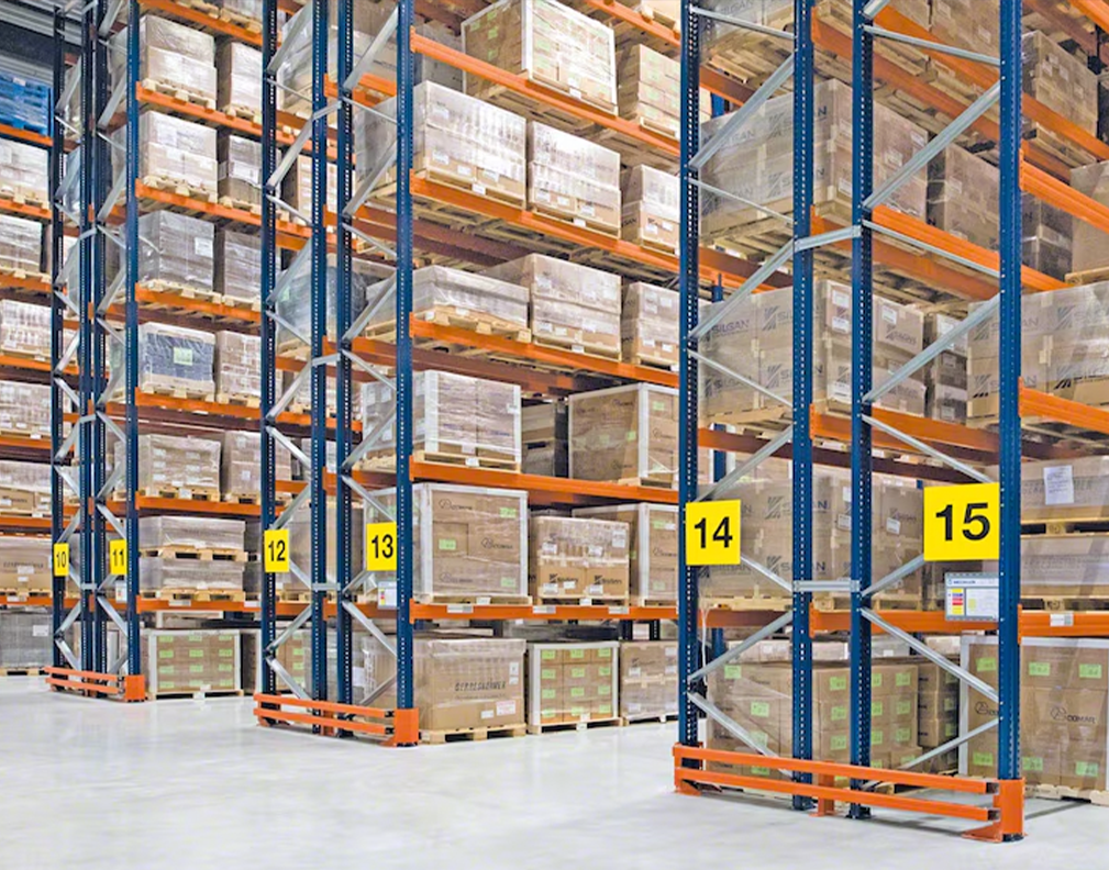 forklift loading and unloading