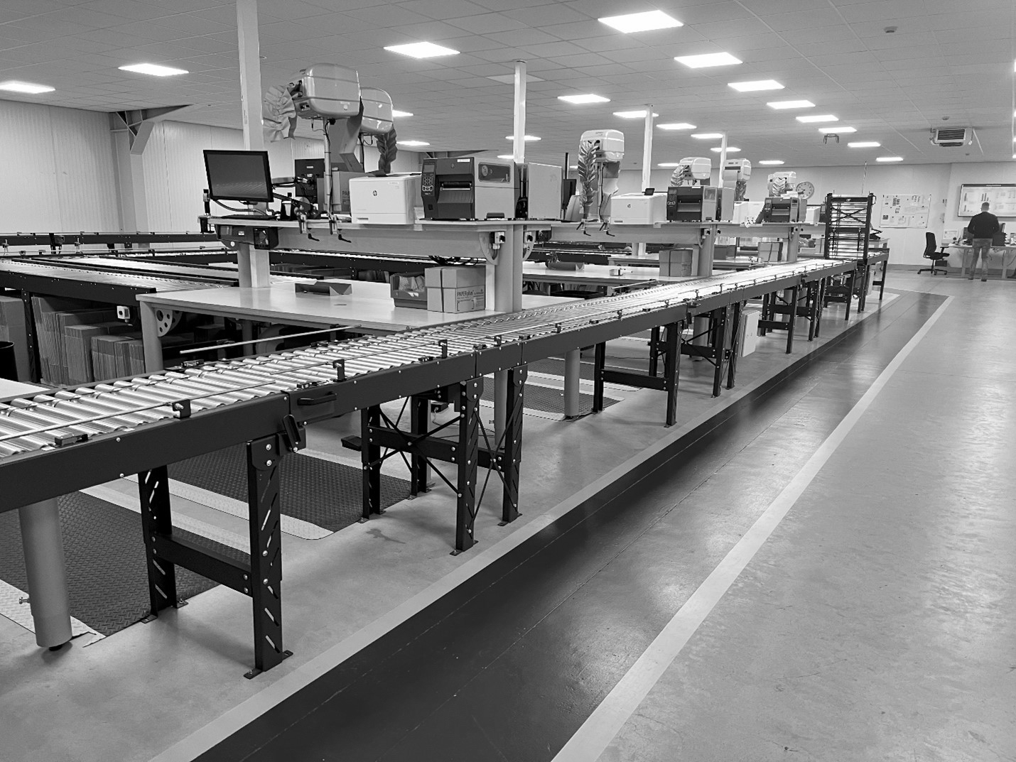 Ergonomic packing stations